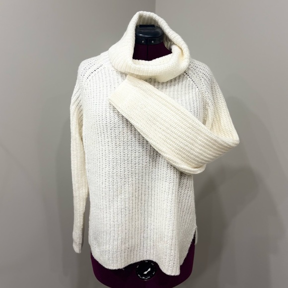 Sweaters - Cozy Cream Turtleneck Sweater
